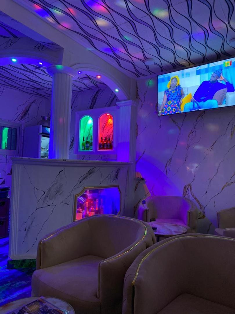 Cave Royale - Chambres-Studios-Apparts Meubles - Logpom Hopithal Des Soeurs Apres Camara Laye Дуала Екстер'єр фото