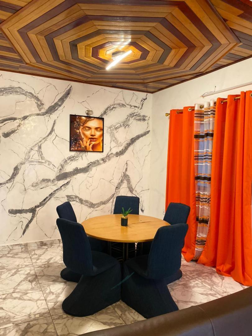 Cave Royale - Chambres-Studios-Apparts Meubles - Logpom Hopithal Des Soeurs Apres Camara Laye Дуала Екстер'єр фото