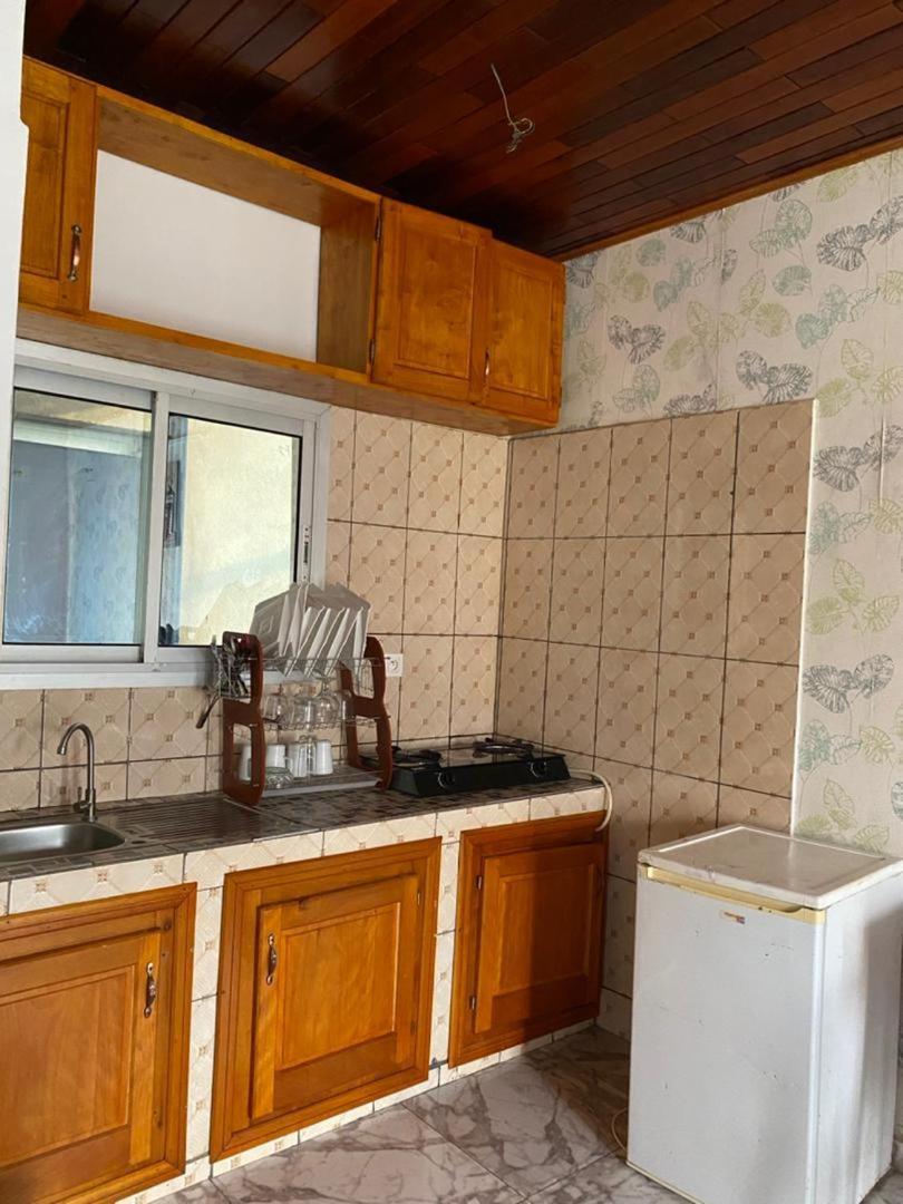 Cave Royale - Chambres-Studios-Apparts Meubles - Logpom Hopithal Des Soeurs Apres Camara Laye Дуала Екстер'єр фото